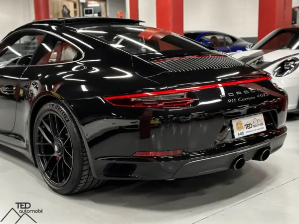 Porsche 911 Carrera 4 GTS 450cv 08