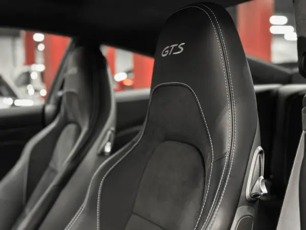 Porsche 911 Carrera 4 GTS 450cv 10