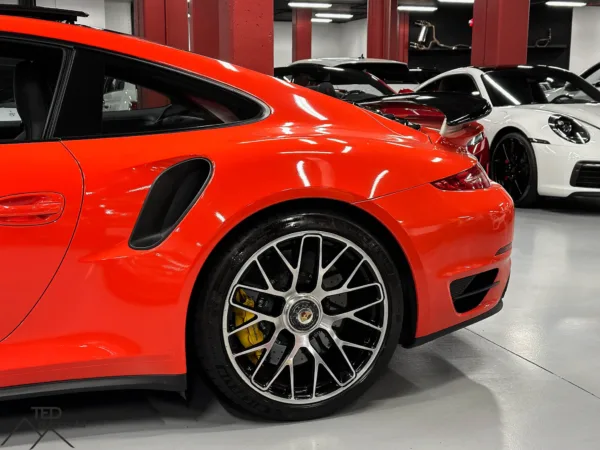 Porsche 911 Turbo S 991 560 CV 09