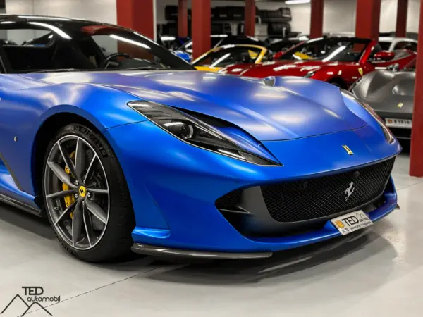 Ferrari 812 GTS Blau Mate 800cv 04