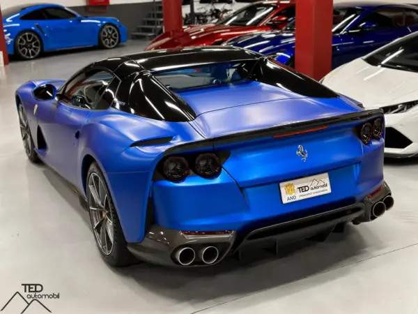 Ferrari 812 GTS Blau Mate 800cv 08