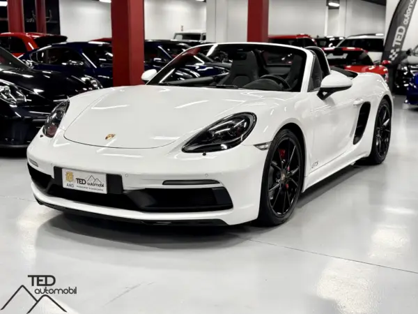 PORSCHE BOXSTER GTS BLANC