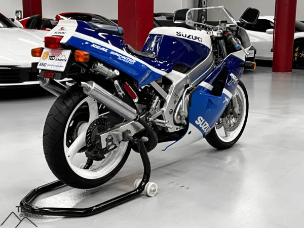 Suzuki RGV 250 2t Gamma 07