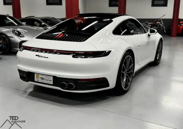 Porsche 911 992 Carrera 385cv 06