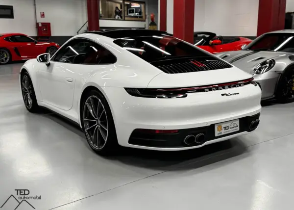 Porsche 911 992 Carrera 385cv 08