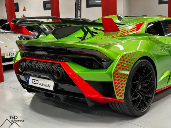 Lamborghini Huracan STO 07