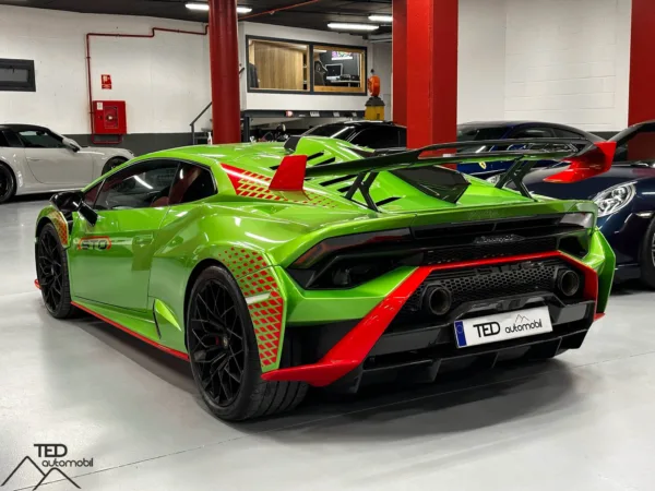 Lamborghini Huracan STO 10