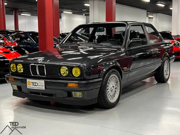 BMW 325is 170cv amb 342 unitats fabricats Principale