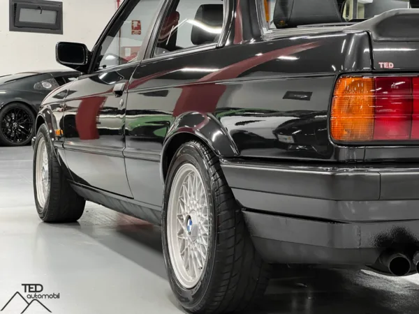 BMW 325is 170cv amb 342 unitats fabricats 10