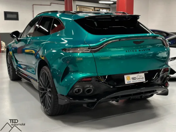 Aston Martin DBX 707 09