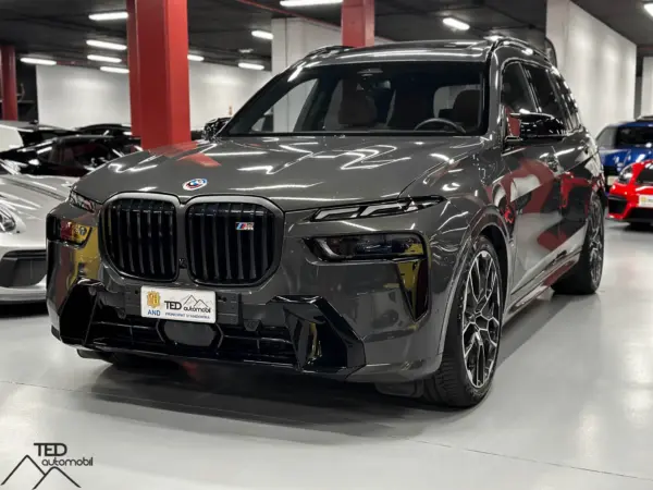 BMW X7 M60i X Drive 530cv Principale