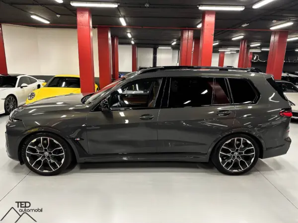 BMW X7 M60i X Drive 530cv 09