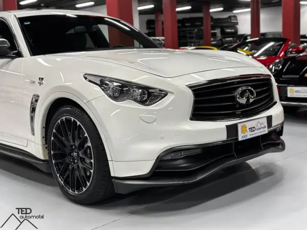 Infiniti FX50 Vettel Edition 420cv 04