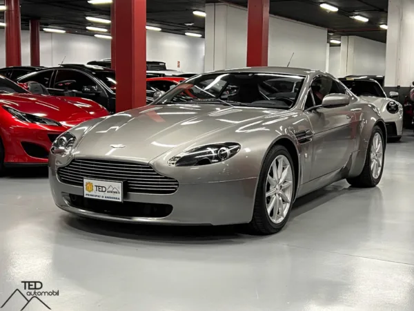 Aston Martin V8 Vantage 385cv Principale